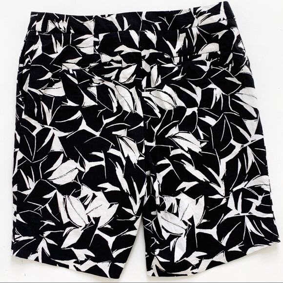 Mario Serrano Italy Shorts Bermuda Black & White Leaf Print Flat Front Size 4 - Picture 9 of 10
